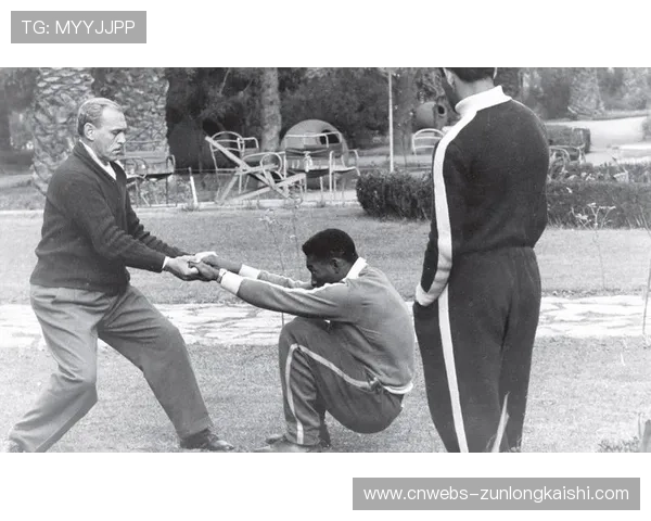 阿兰·纳西门托胜利后致谢奥利维拉传授蟒蛇绞技巧